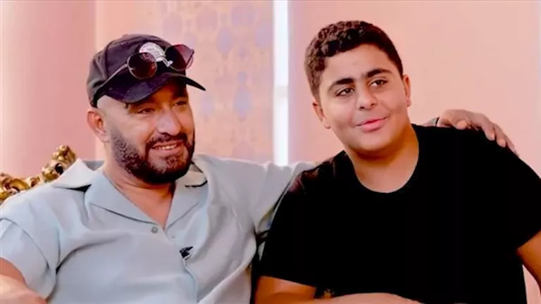 “أبويا وحبيبي”.. رسائل مؤثرة متبادلة بين أحمد السقا وابنه حمزة