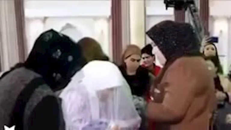 لن تتوقع ما فعلته والدة العريس مع العروس