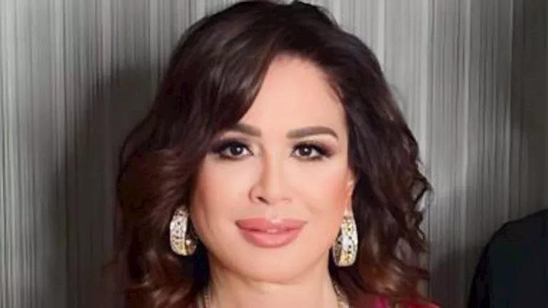 “أناقة اللون الأسود”.. إلهام شاهين بفستان جذاب