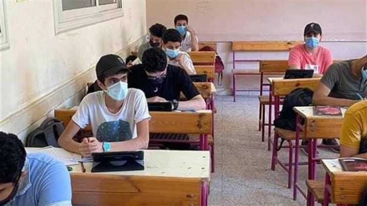 طلاب الصف الثاني الثانوي بالجيزة والقاهرة يواصلون امتحانات نهاية العام