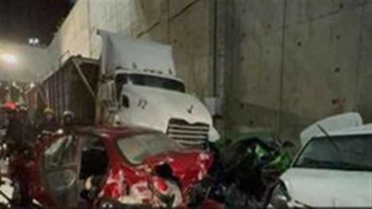 فرح تحول لعزاء.. شاحنة تدهس سيارات زفاف في حادث مروع