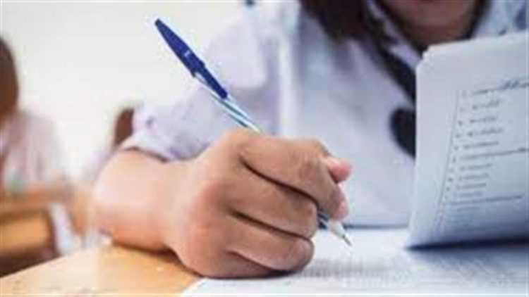 حكاية قلم كاد يتسبب في رسوب طالبة.. الإجابات اختفت من الورقة