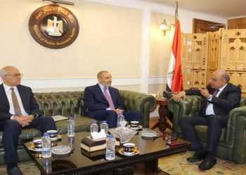 عصمت يبحث مع شركة بحرينية إتاحة فرص جديدة للاستثمار بقطاع الألومنيوم