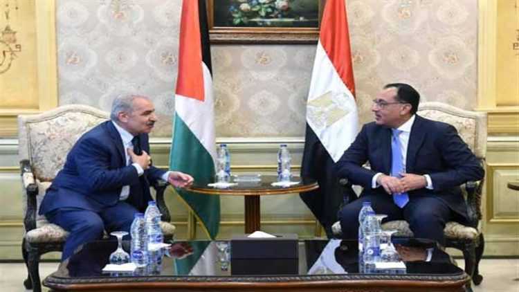 رئيس الوزراء يستقبل نظيره الفلسطيني والوفد المرافق له في مطار القاهرة