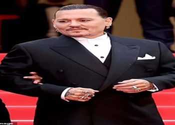 بعد تعرضه لكسر في الكاحل.. جوني ديب يستأنف جولته الغنائية في إسطنبول