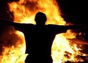 طرده والده من البيت فأشعل النار في جسده.. مأساة شاب بالبدرشين