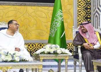 أول صور لرئيس الوزراء بملابس الإحرام بعد وصوله السعودية لأداء فريضة الحج
