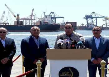 رئيس الوزراء يتابع معدلات تنفيذ عدد من المشروعات بمينائي الإسكندرية والدخيلة