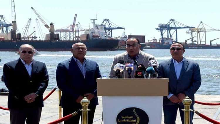 رئيس الوزراء يتابع معدلات تنفيذ عدد من المشروعات بمينائي الإسكندرية والدخيلة