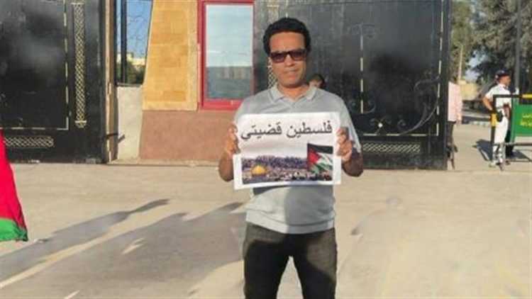 سامح حسين أمام معبر رفح: “فلسطين قضيتي”