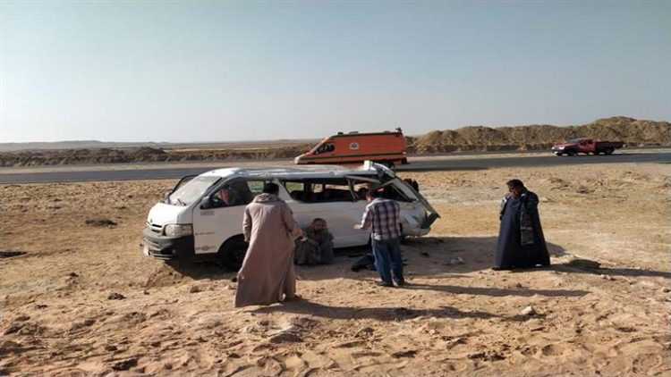 جثة و11 مصابا في انقلاب ميكروباص بطريق أسيوط الغربي