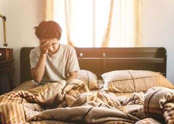 علامة واحدة في الصباح قد تكشف عن نقص هذا الفيتامين