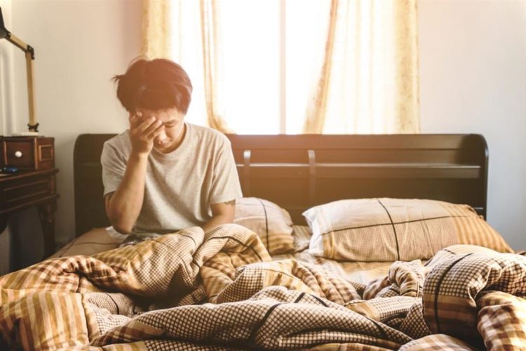 علامة واحدة في الصباح قد تكشف عن نقص هذا الفيتامين