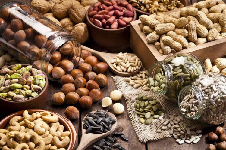 المكسرات أم البيض.. أيها أفضل في وجبة الفطور؟