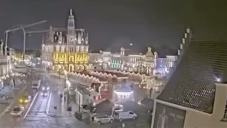 “بالفيديو” سيدة تفقد حياتها بسبب شجرة عيد ميلاد.. ماذا حدث؟