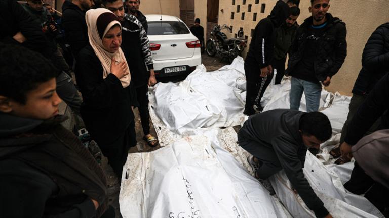 حكومة غزة: الاحتلال سلمنا جثامين 80 شهيدا بعد أن شوهها وسرق أعضاءهم