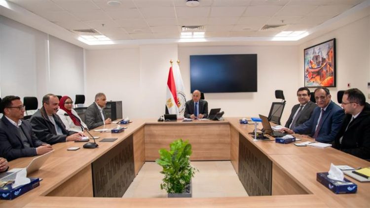 وزير الري يتابع موقف الدراسات البحثية لتأهيل الترع وتثبيت الجسور