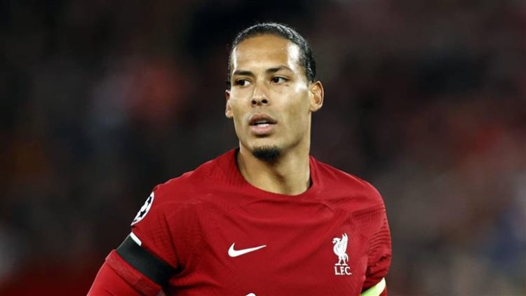 الظهور رقم 250.. ليفربول يحتفي بمدافعه فان دايك