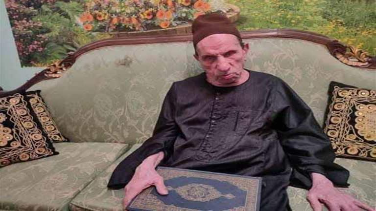 مؤذن مسجد الرئيس السادات.. وفاة أحد أكبر حفظة القرآن في المنوفية- صور