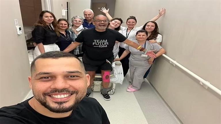 رجل ذهب لتناول الطعام في مطعم شهير فقد القدرة على الحركة.. لن تتخيل ما حدث