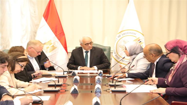 “حجازي”: المهن التعليمية شريكًا أساسيًا في إطلاق “وثيقة معايير المعلم من أجل الغد”