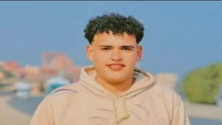 معركة التلامذة.. دماء ومطاوي أمام مدرسة ثانوي بسبب فتاة في القليوبية