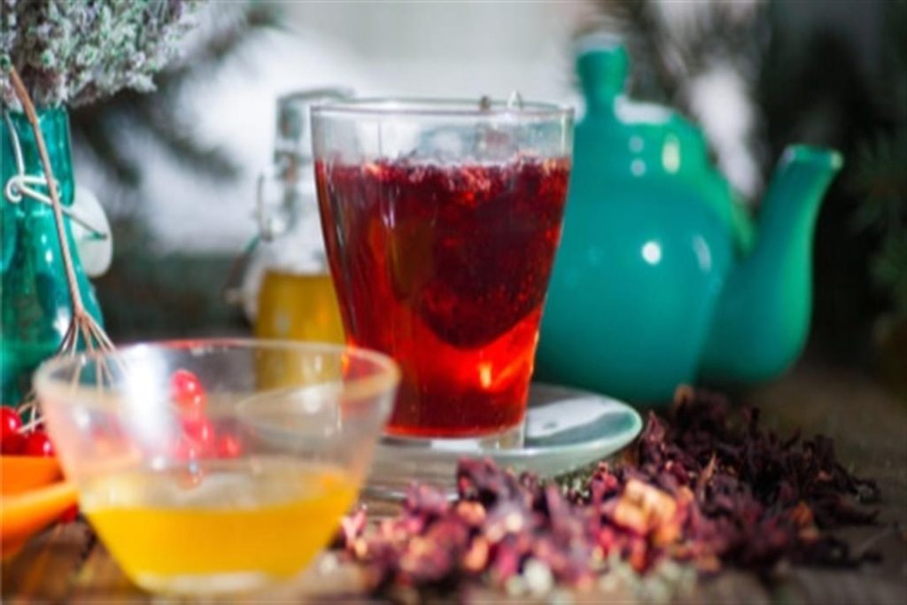 4 مشروبات سحرية تنظف بطنك.. طبيعية وموجودة في البيت