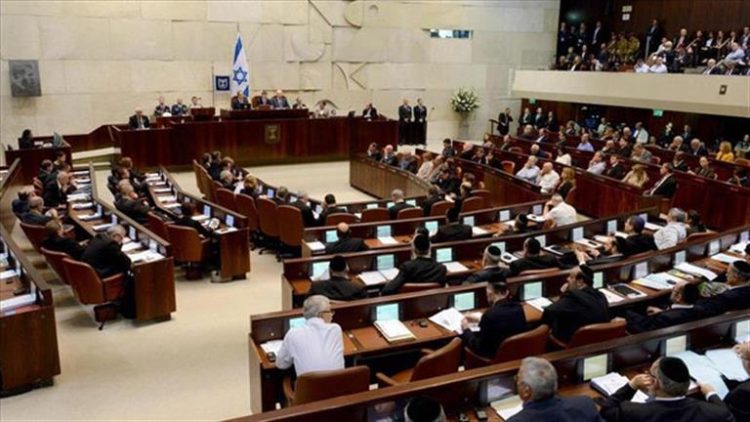 البرلمان الإسرائيلي يقر قانونا يسمح للحكومة بإغلاق قناة الجزيرة مؤقتًا في البلاد