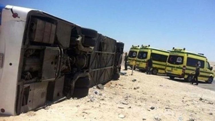 16 مصابًا في انقلاب أتوبيس عمال وسط الزراعات بالشرقية