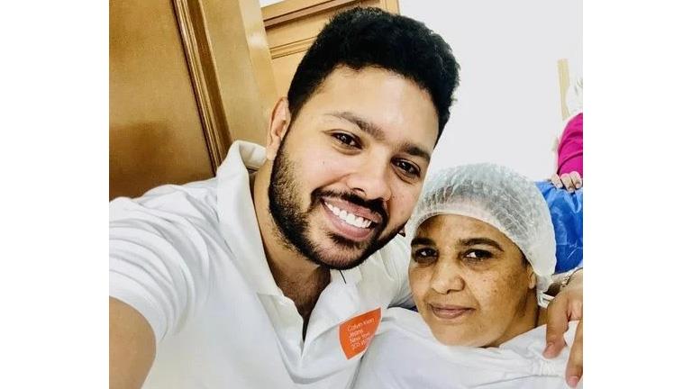 “دعواتكم لـ أمي”.. محمد شاهين يعلن خضوع والدته لعملية جراحية