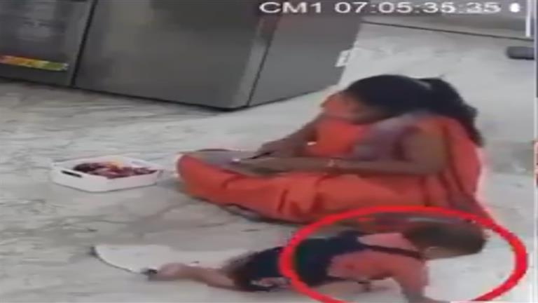 “بدل الخضروات”.. امرأة تضع طفلها في الثلاجة بالخطأ والسبب صادم (فيديو)