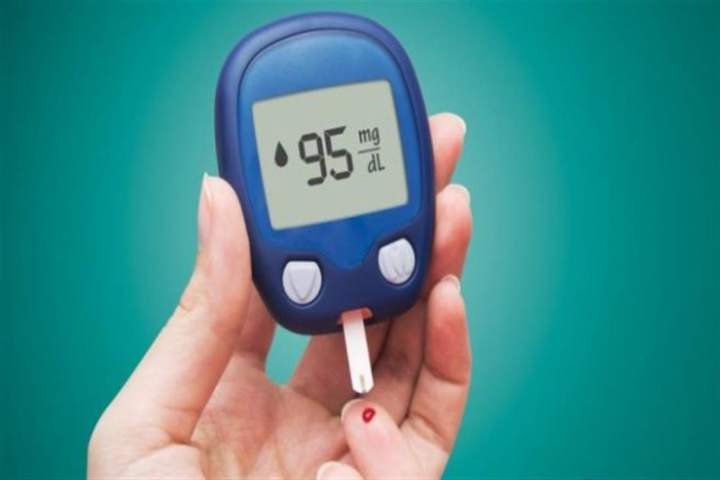 هل شرب الماء يخفض نسبة السكر في الدم؟