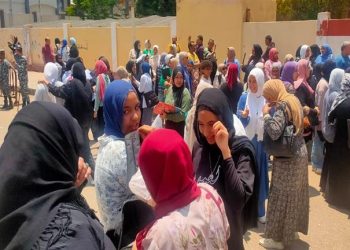 4 آلاف جنيه لحل المادة.. التعليم ترصد جروبات غش إلكتروني تبتز طلاب الثانوية العامة
