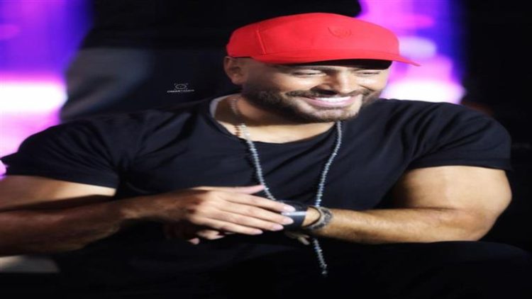 فنان أردني يهاجم تامر حسني لهذا السبب
