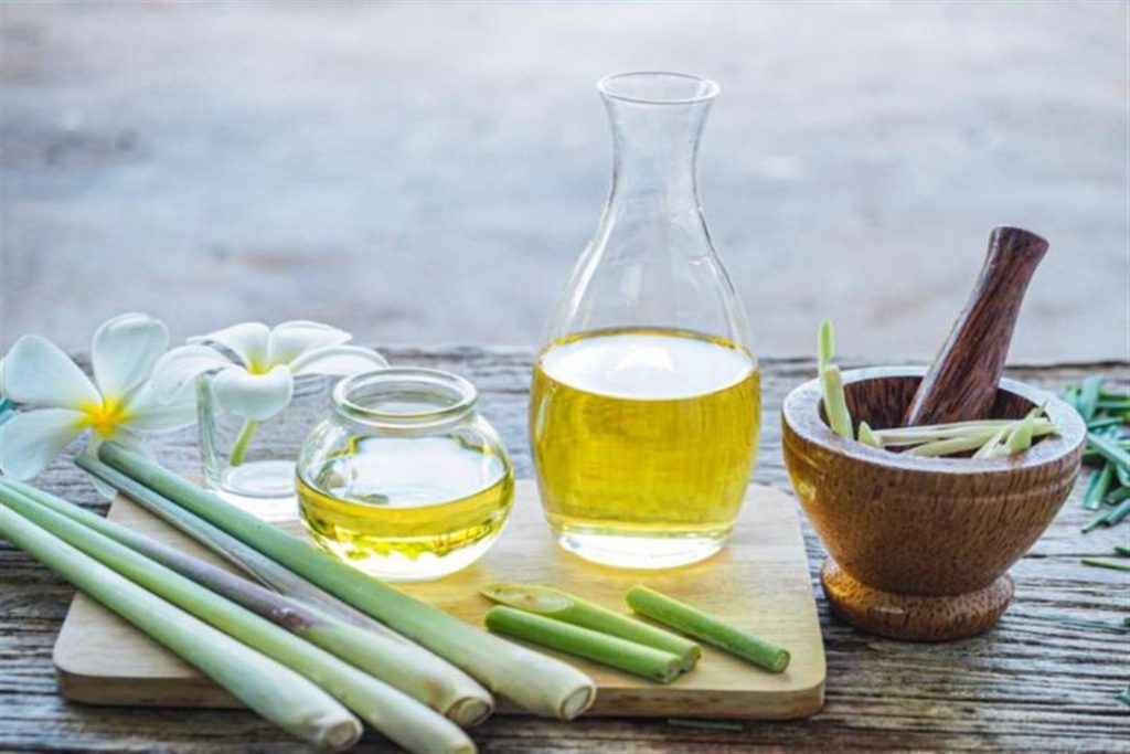 تناول ماء الليمون والكركم.. لن تتوقع ما يفعله بـ”بطنك” والسكر