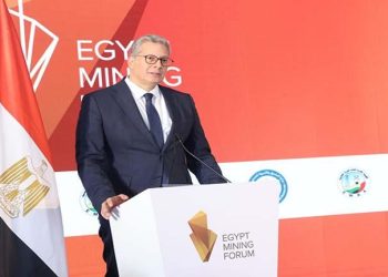 البترول توقع اتفاقية مع كايرون إنرجي لضخ استثمارات بـ120 مليون دولار بخليج السويس