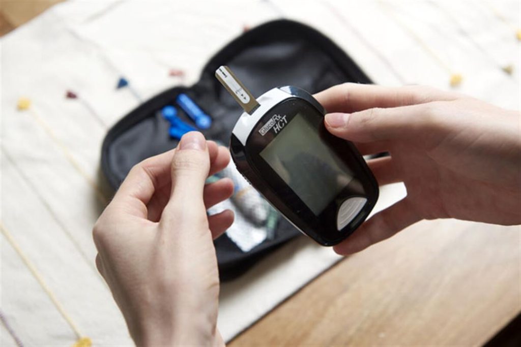 تظهر ليلا.. 5 علامات تكشف انخفاض نسبة السكر في الدم