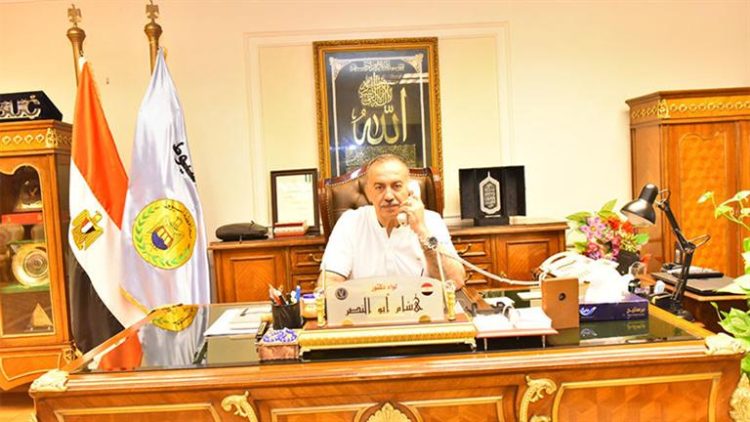 محافظ أسيوط يهنئ “الشفاء” الحاصلة على المركز الثالث بالثانوية الأزهرية
