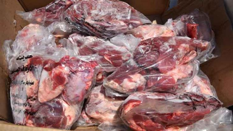 بالصور- توزيع 2 طن لحوم على الأسر الأكثر احتياجا في بورسعيد