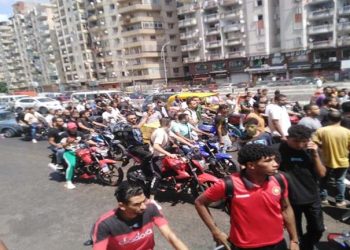 “الطلب الأخير”.. وداع مؤثر بموتوسيكلات عمال الدليفري بالإسكندرية لزميلهم أحمد سعيد (صور وفيديو)