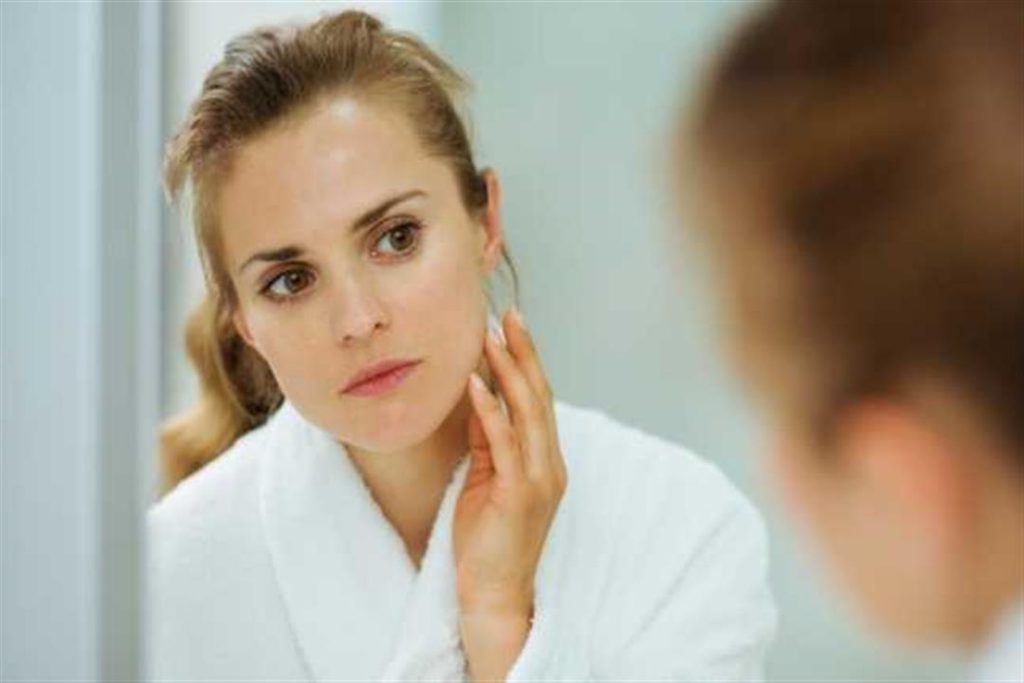 تناولها صباحا.. 5 مشروبات تعزز صحة البشرة