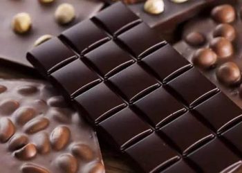الشوكولاتة الداكنة.. ماذا يحدث لجسمك عند تناولها بانتظام؟