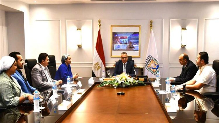 محافظ جنوب سيناء يلتقي وفدًا من كلية العمارة جامعة الملك سلمان.. ما السبب؟