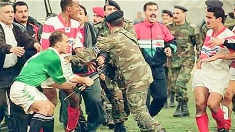 حكاية صورة (1).. لماذا سحب إبراهيم حسن السلاح من ضابط بالجيش اللبناني؟