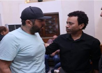 بالصور| سامح حسين وياسر فرج وعمرو عبدالعزيز في عزاء زوجة إسماعيل فرغلي
