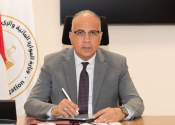 وزير الري يهنئ الفلاحين بعيدهم ويشيد بنجاح إدارة موسم المياه رغم التحديات المناخية