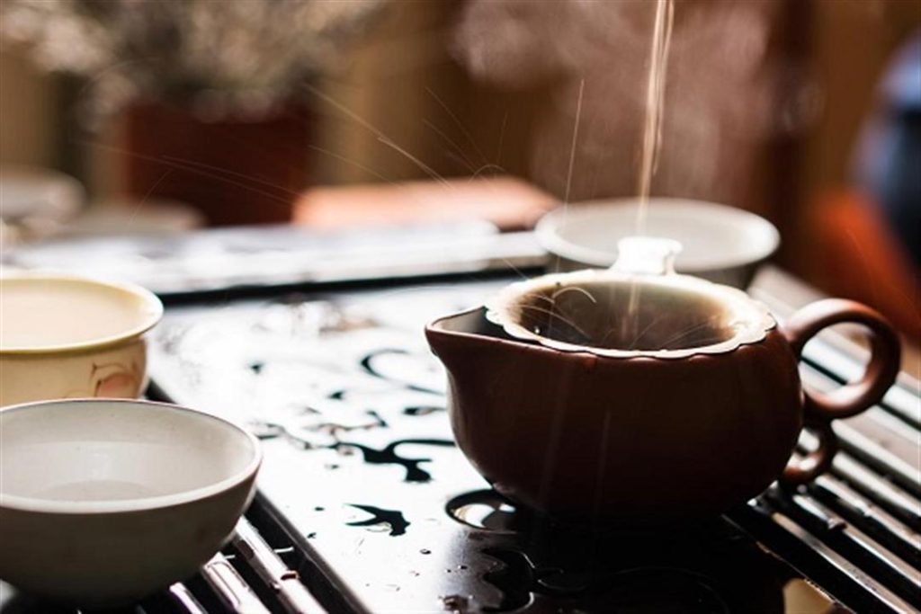 تأثير شرب الشاي بعد تناول وجبة الإفطار.. لن تتوقع