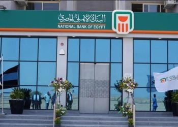 البنك الأهلي يفاجئ العملاء ويخفض سعر الفائدة 0.5% على الشهادتين الدولارية
