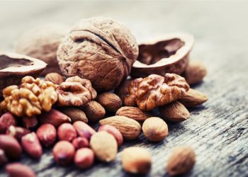 للتمتع بصحة جيدة .. تناول هذه المكسرات
