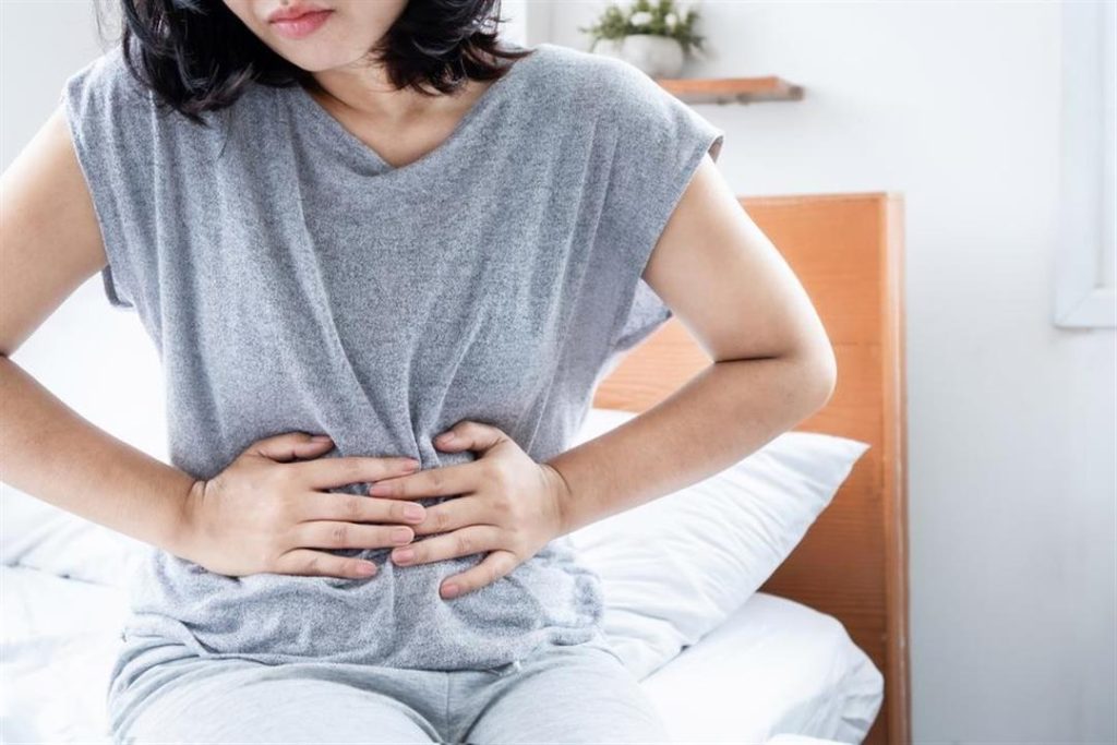 فتاة تكتشف إصابتها بسرطان الأمعاء بطريقة غير متوقعة – احذر هذه الأعراض